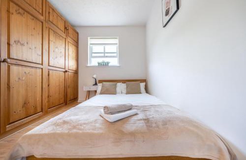Bishop's Stortford Apartment | Comfy Stay for 4 Near Stansted Airport and Bishops Stortford