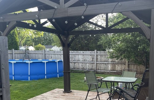 Oshkosh House | Comfy Two bedroom home 1 block away from EAA!