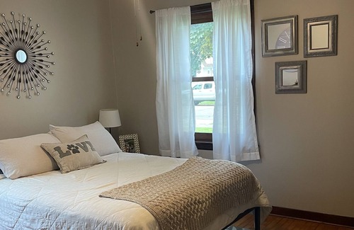 Oshkosh House | Comfy Two bedroom home 1 block away from EAA!
