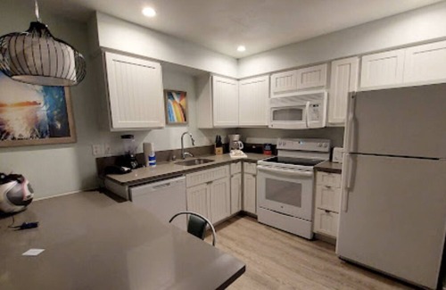 Mission Valley Resort | Comic-Con special resort lodging, sleeps four with full kitchen.