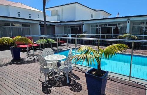 Russell Hotel | Commodores Lodge