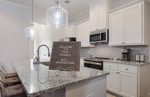 Highlands - Perkins House | 💜💛 Community Pool- Everything You Need Near LSU By Poree Homes
