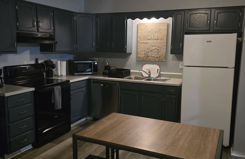 Columbia Apartment | Como's Finest- A Home Away From Home- Sleeps 10