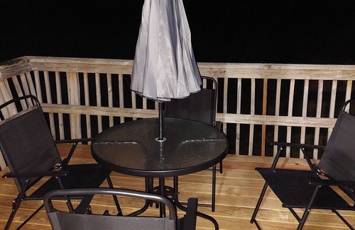 Columbia Apartment | Como's Finest- A Home Away From Home- Sleeps 10