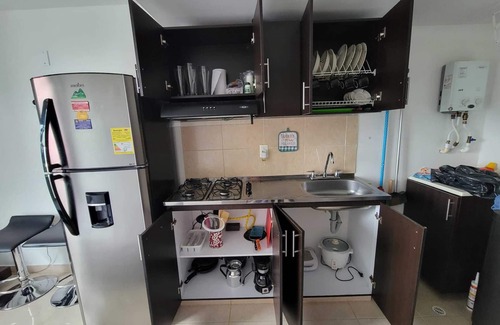 Armenia Apartment | Comodo Apartaestudio amoblado con parqueadero de carro al Norte via a Salento.