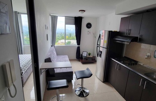 Armenia Apartment | Comodo Apartaestudio amoblado con parqueadero de carro al Norte via a Salento.