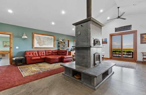 Amsterdam Other | Complete privacy! Gameroom, Sauna, Cold Plunge, B-ball, Campfire, & Yard Games.