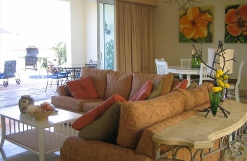Cerritos Villa | Complete Villa with private pool ! Available April 1st - 16th