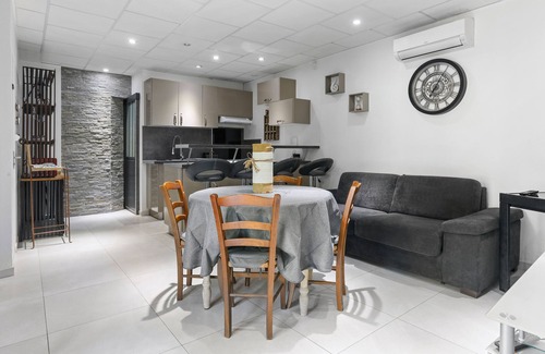 Saint-Aygulf Villa | Complete Villa Au Clos Provençal with sea view, Wi-Fi and air conditioning