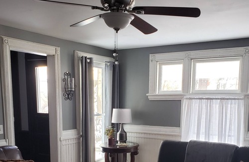 Perry Apartment | Completely remodeled 1 bedroom lower apartment with full kitchen and bath