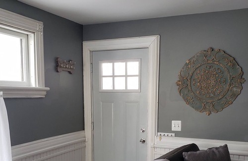 Perry Apartment | Completely remodeled 1 bedroom lower apartment with full kitchen and bath