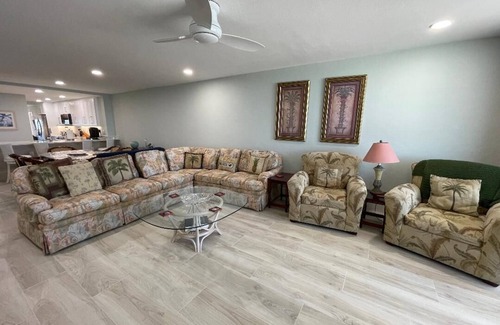 Marco Island Condo | COMPLETELY RENOVATED - Marco Island Somerset- 2BR 2BA W/Den and Wi-Fi! UNIT #807