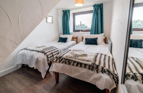Widemouth Bay House | Complex of 3 Coastal Cottages nr Bude - Sleeps 14