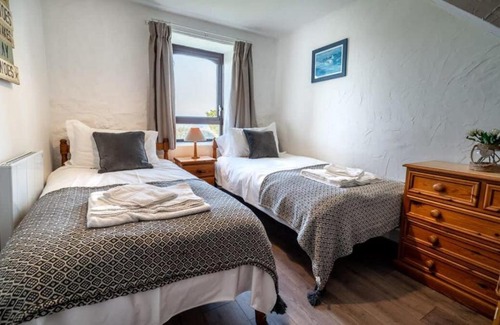 Widemouth Bay House | Complex of 3 Coastal Cottages nr Bude - Sleeps 14