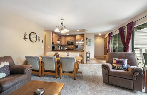 Avon Condo | Complimentary Shuttle to Slopes, Wonderful Condo, Pool & Hot Tub!