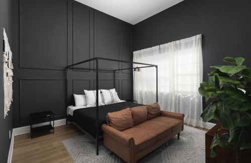 Cleveland Park Apartment | Condo 3 miles to Broadway, Walk to Restaurants and Coffee