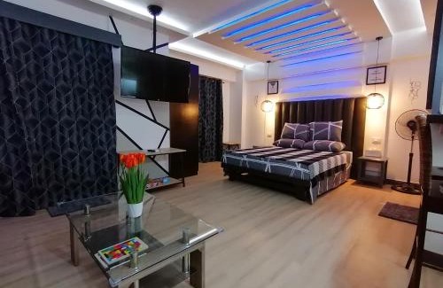 Mactan Export Processing Zone Apartment | Condo Azur Suites E507 near Airport, Netflix, Stylish, Cozy with swimming pool