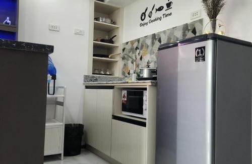 Mactan Export Processing Zone Apartment | Condo Azur Suites B316 near Airport, Netflix, Stylish, Cozy with swimming pool