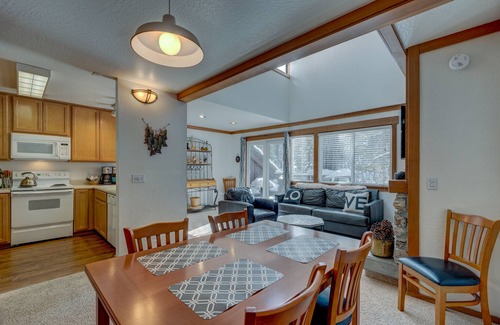 Tahoe Woods Condo | Condo close to ski hill with fireplace, balcony, W/D, hot tub, & pool