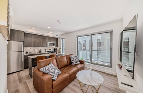 Bow Riverfront Apartment | Condo in Downtown Calgary
