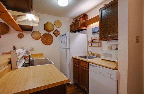 Angel Fire Condo | Condo just a Walk from the Chair Lift