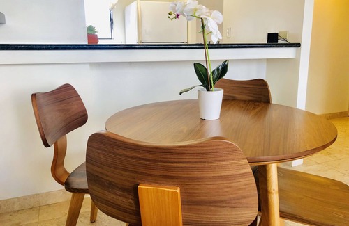 McCully - Moiliili Condo | Condo Located in Waikiki, 2 Bedrooms with doors, Beach, Restaurants, Night Life