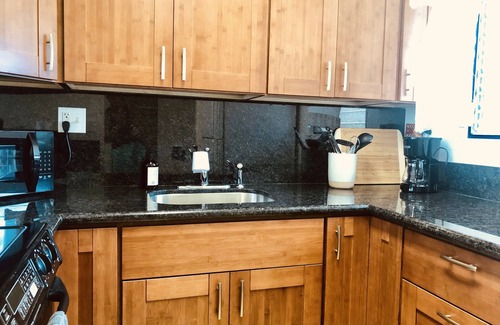 McCully - Moiliili Condo | Condo Located in Waikiki, 2 Bedrooms with doors, Beach, Restaurants, Night Life