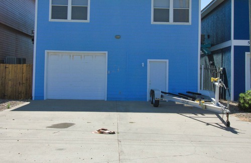 Port Mansfield House | Condo located right on the water! Your boat is right out the back door.