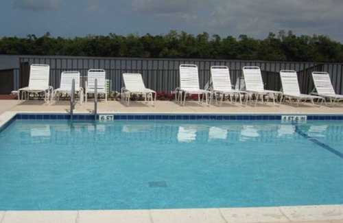 Hammock Bay Condo | Condo Near Marco Island On Gorgeous Lake ,Pool Steps Away.