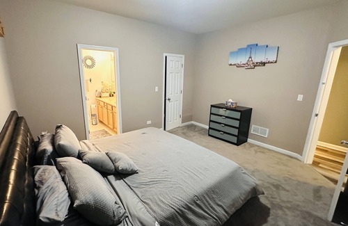 Dunning Condo | Condo Near O'Hare & Downtown - 15 & 25 Min Away