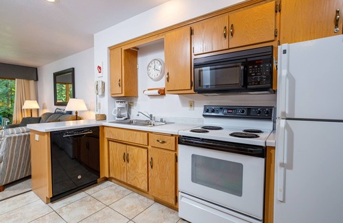 Fish Creek Condo | Condo near Top of the Hill Shops in Fish Creek w/pool and hot tub!