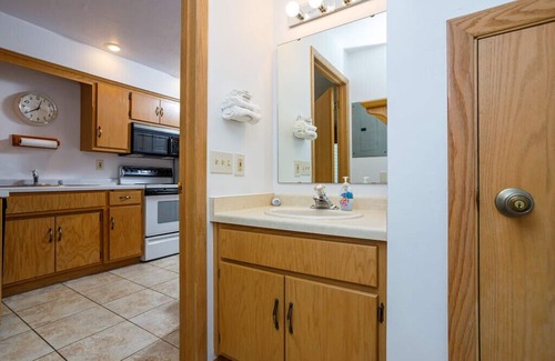 Fish Creek Condo | Condo near Top of the Hill Shops in Fish Creek w/pool and hot tub!