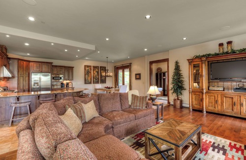 Big Sky Condo | Condo w/private hot tub, fireplace, great views & community gym - Mountain Lake Luxury Lookout