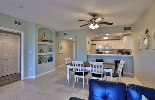 New Smyrna Beach Condo | 🌴🐠Condo w/Short Walk to Private Beach Access 🏖️ & Loaded w/Amenities 🌊🎾🏀