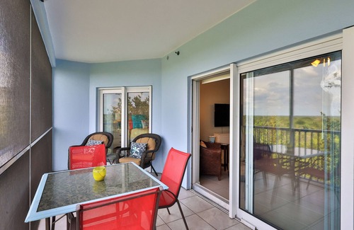 New Smyrna Beach Condo | 🌴🐠Condo w/Short Walk to Private Beach Access 🏖️ & Loaded w/Amenities 🌊🎾🏀