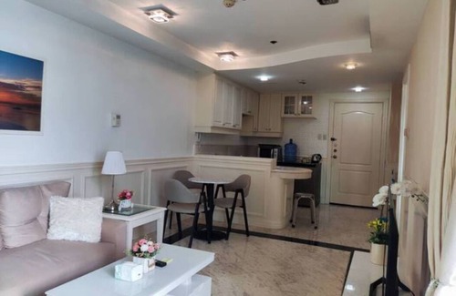 Ermita Night District Apartment | Condo With balcony and Bay View, Baywatch Tower, Malate, Manila