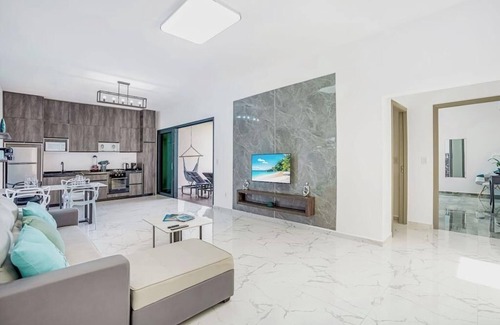 Indigo Bay Apartment | Condostmaarten by the sea (Adults Only)