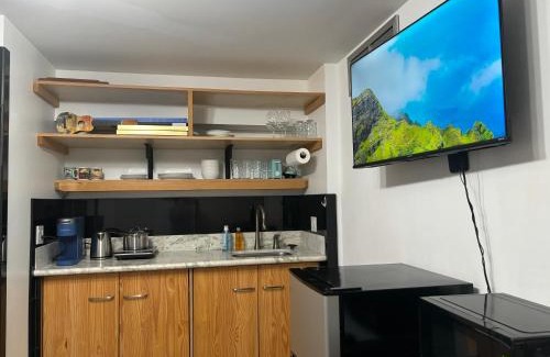 Downtown Honolulu Apartment | Condotel with Free Parking Wifi Central AC