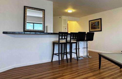 Downtown Honolulu Apartment | Condotel with Free Parking Wifi Central AC