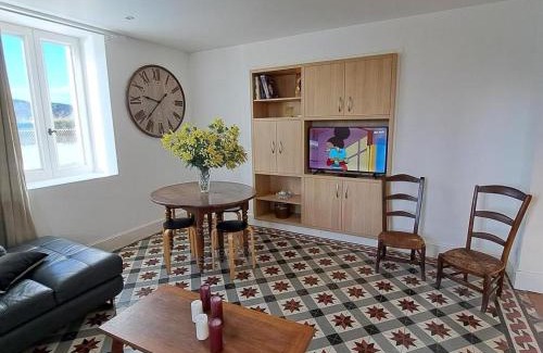 Doazit House | Condrine