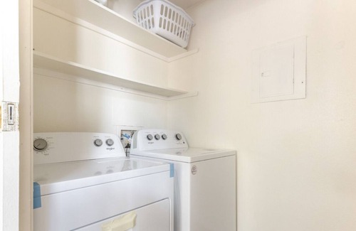 Northeast Heights Apartment | CONGRATS! You found a large 1BR apt prime location in unit Washer/Dryer, parking