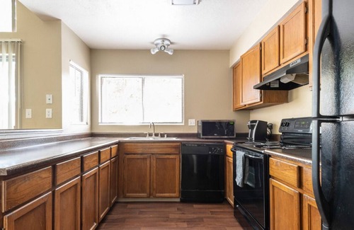 Northeast Heights Apartment | CONGRATS! You found a large 1BR apt prime location in unit Washer/Dryer, parking