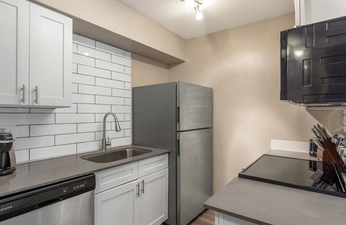 Deer Valley Apartment | CONGRATS! You’ve found a large1BR apt w/high-end appliances in a prime location!