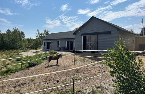 Franklin House | Connect with nature - quiet and peaceful modern ranch in Eastbrook