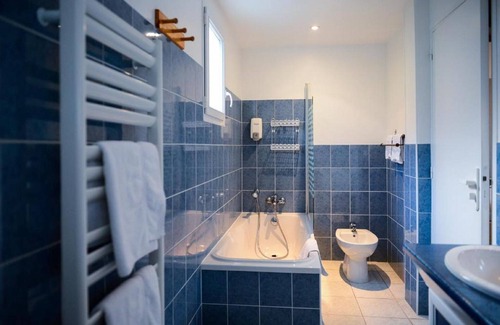 La Riviere-Saint-Sauveur Hotel | Contact Hôtel - Hôtel les Bleuets & SPA