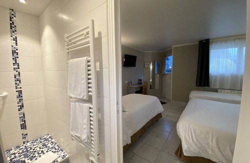 La Riviere-Saint-Sauveur Hotel | Contact Hôtel - Hôtel les Bleuets & SPA