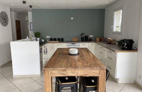 Le Puy-Sainte-Reparade House | Contemporary house near Château Lacoste