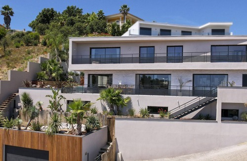 Saint-Aygulf House | Contemporary villa with panoramic sea view and heated pool