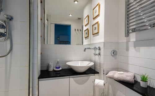 Warwick Apartment | Contemporary 1 Bed in Pimlico