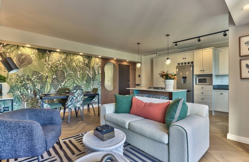 Cape Town City Centre Apartment | Contemporary 1 Bedroom Apartment in Gardens, with parking & WiFi